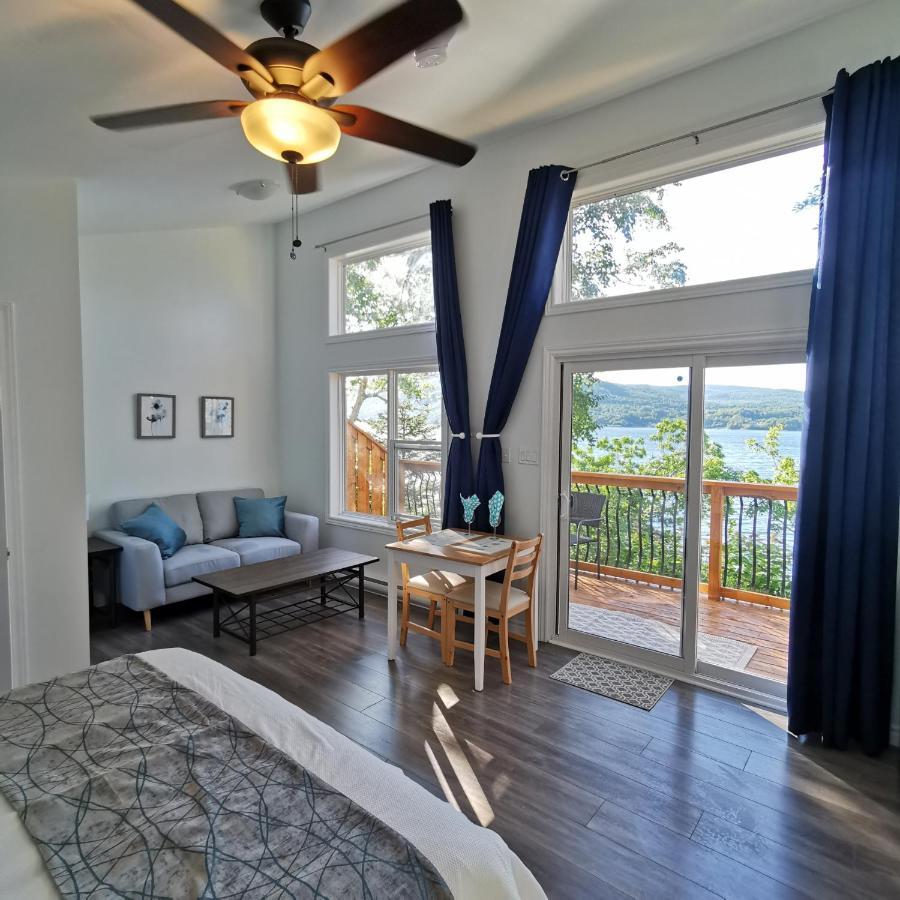 Knotty Pine Ocean Front Suite - Adults Only インゴニッシュ エクステリア 写真