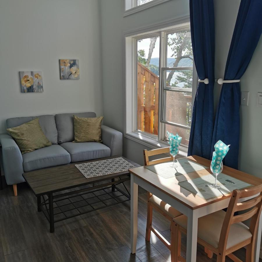 Knotty Pine Ocean Front Suite - Adults Only インゴニッシュ エクステリア 写真