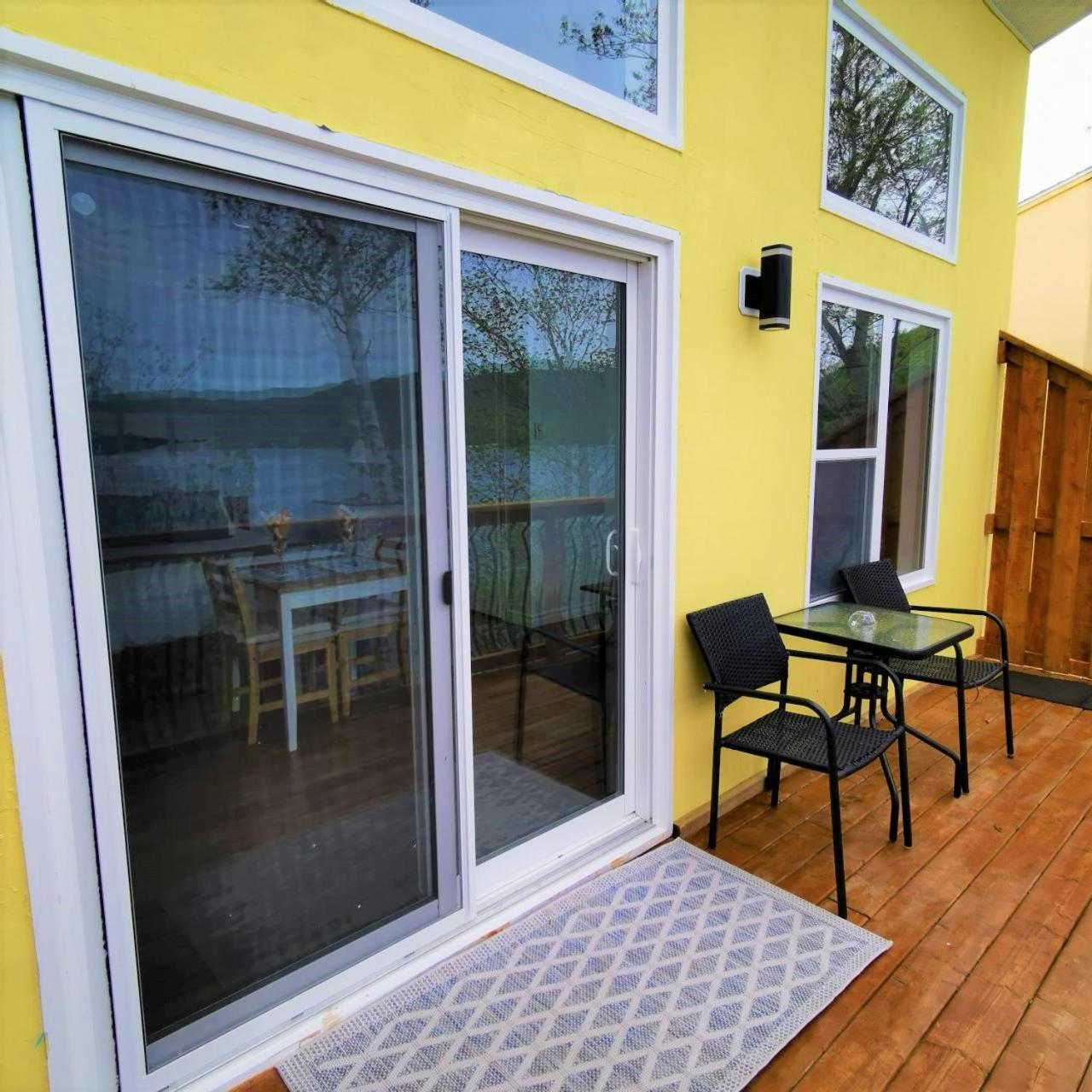 Knotty Pine Ocean Front Suite - Adults Only インゴニッシュ 部屋 写真