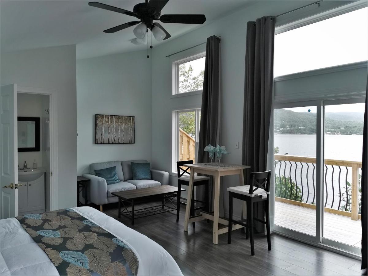 Knotty Pine Ocean Front Suite - Adults Only インゴニッシュ エクステリア 写真
