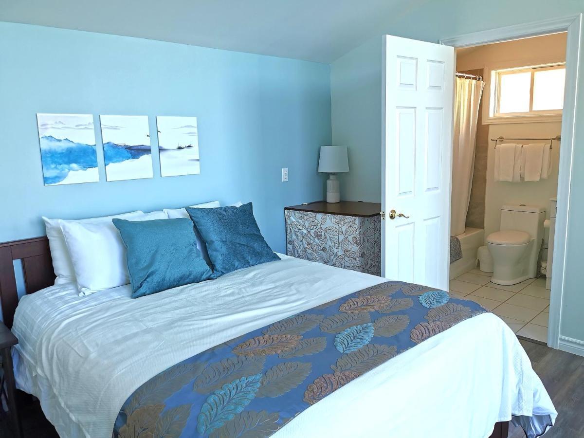 Knotty Pine Ocean Front Suite - Adults Only インゴニッシュ エクステリア 写真